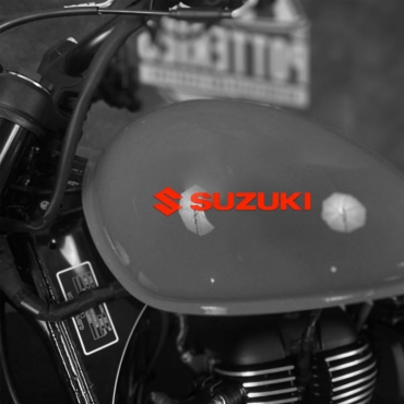 Наклейка на мотоцикл логотип Suzuki